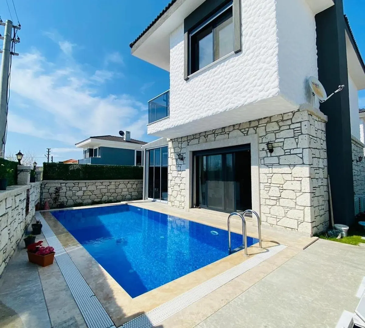 Ozel Havuzlu Villa F Celik Villalari Cesme